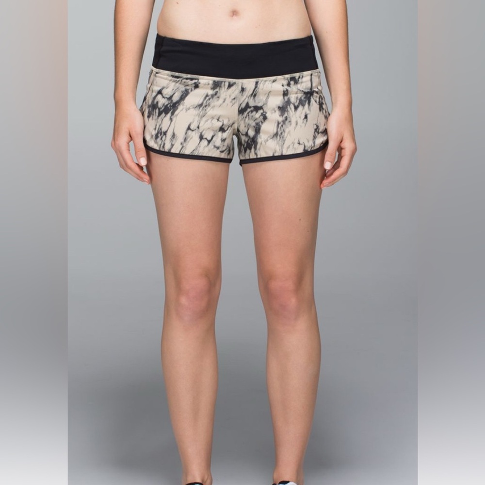 Like New Lululemon Beige and Black Granite Run Speed Short 4 Way size 8